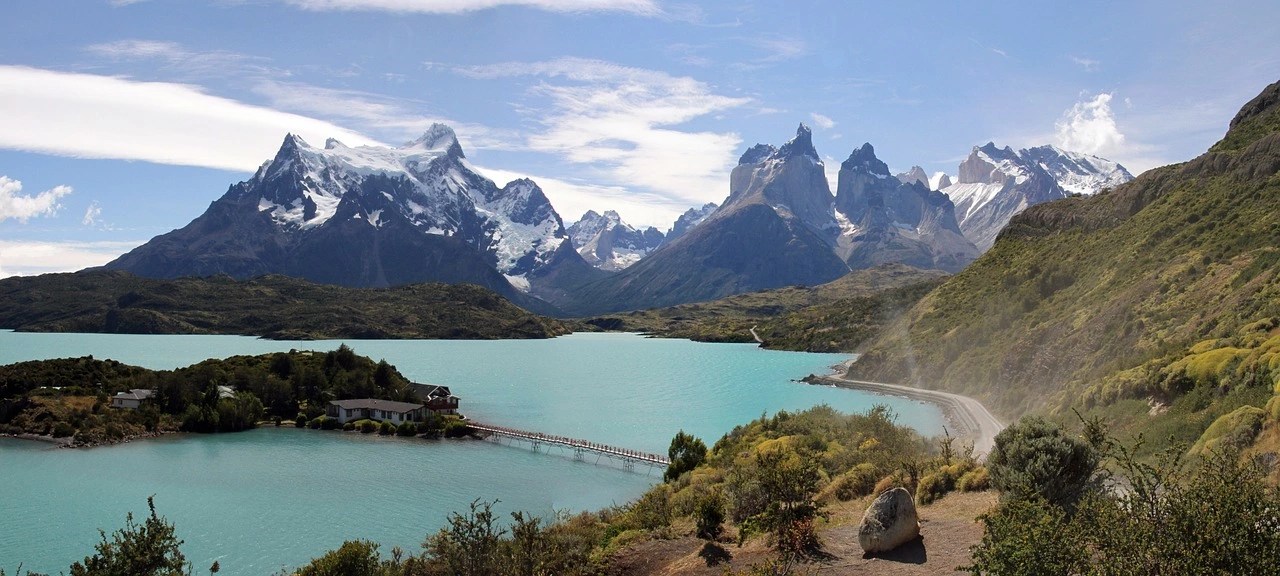 This image has an empty alt attribute; its file name is torres-del-paine.webp